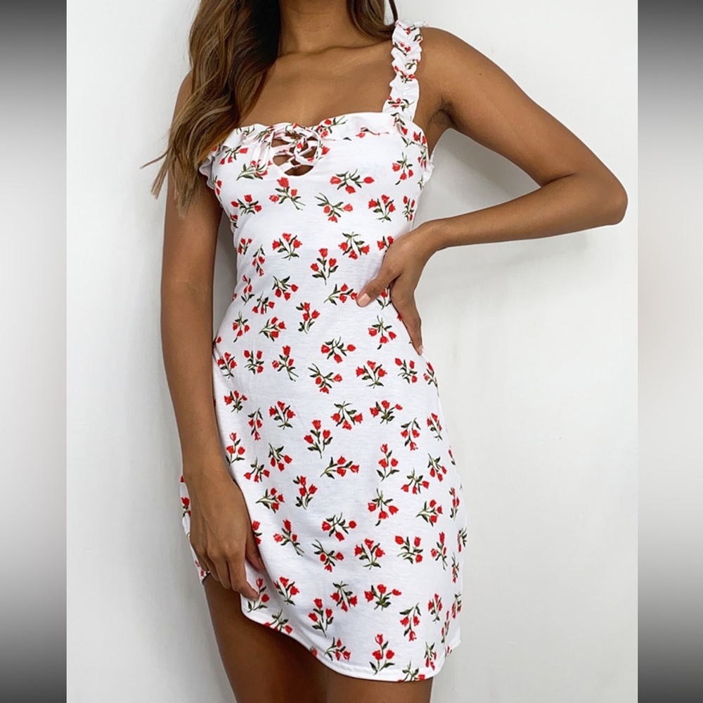PrettyLittleThing Floral Print Frill Detail Shift Dress